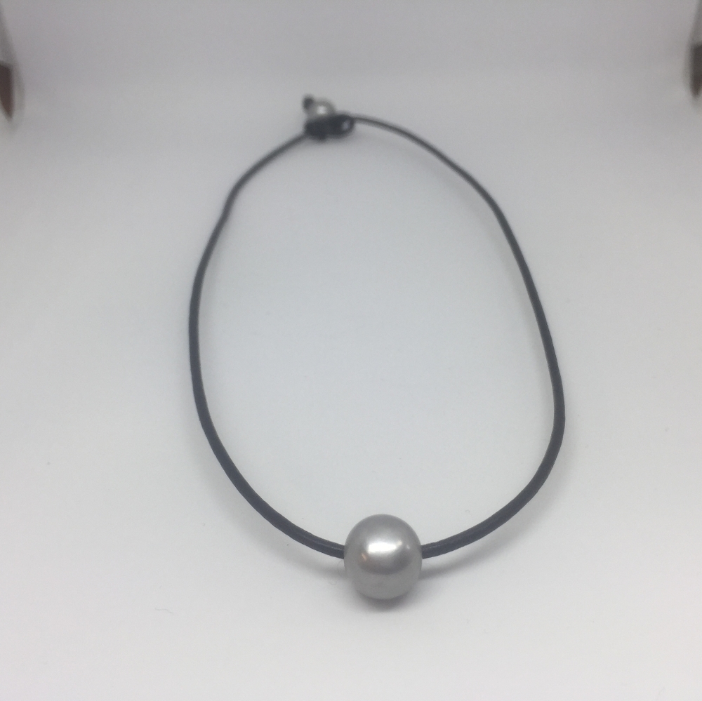 Grey pearl choker necklace